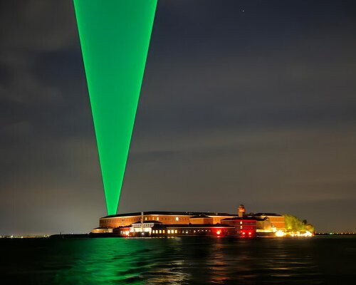 ‘make light not war’: chris levine beams ‘higher power’ installation over venice