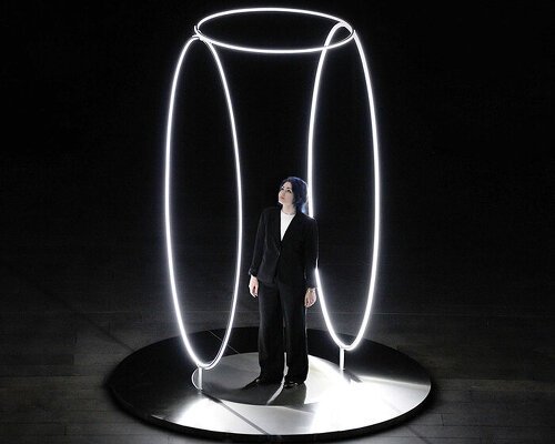 karolina halatek’s installation transforms light into an immersive architectural field in istanbul